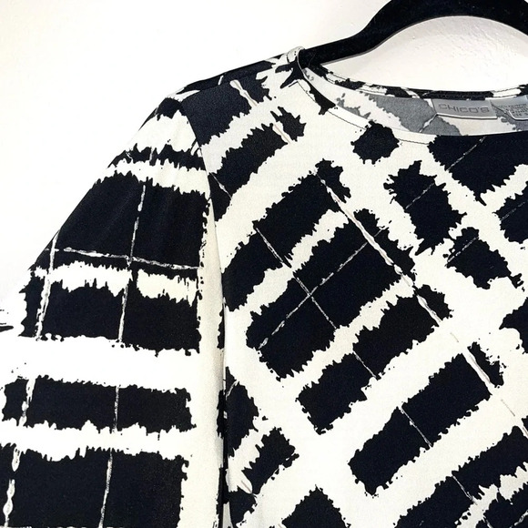Chico’s Black & Cream Abstract Print Flutter Sleeve Blouse 0 Small Women’s - Picture 3 of 12